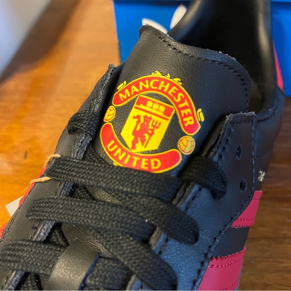 ADIDAS Samba Manchester United Shoes - Picture 6 of 12